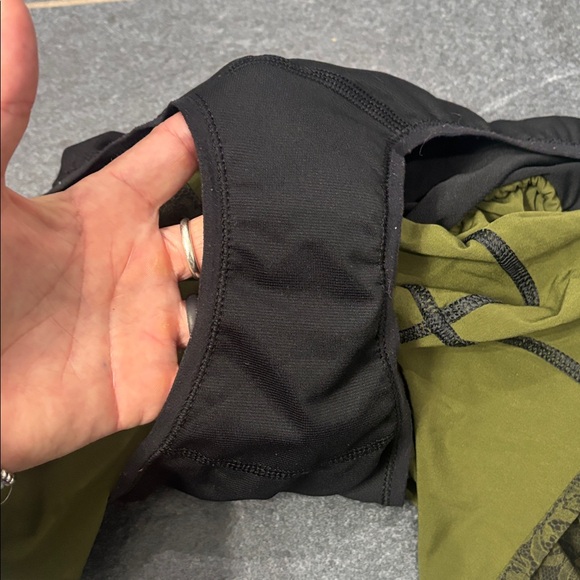 OG Lululemon low rise hotty Hot shorts - Picture 3 of 4